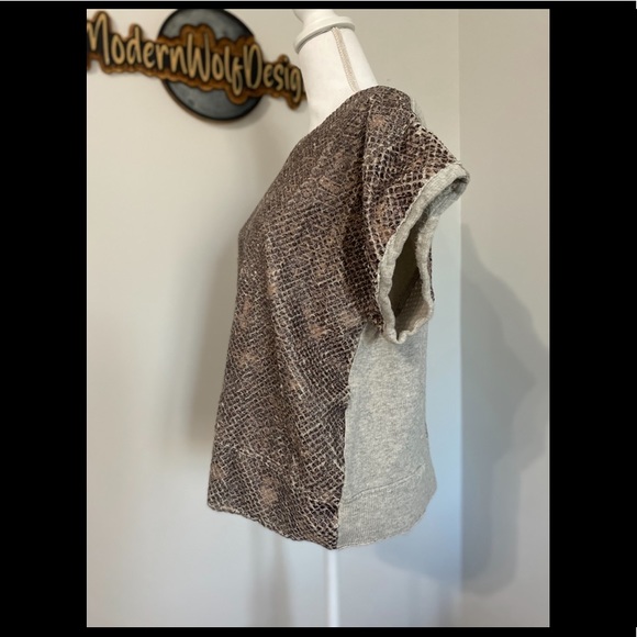 ⏰ Zara W&B short sleeve faux snake skin top - L - Picture 2 of 4